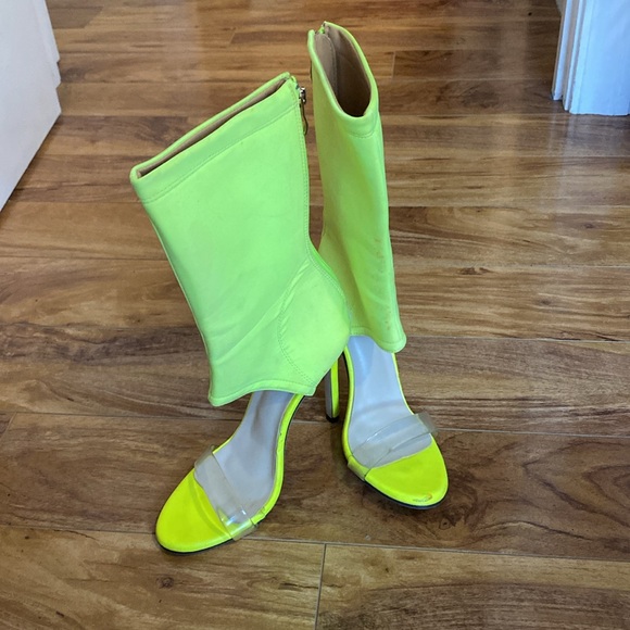 Heels - Picture 4 of 4